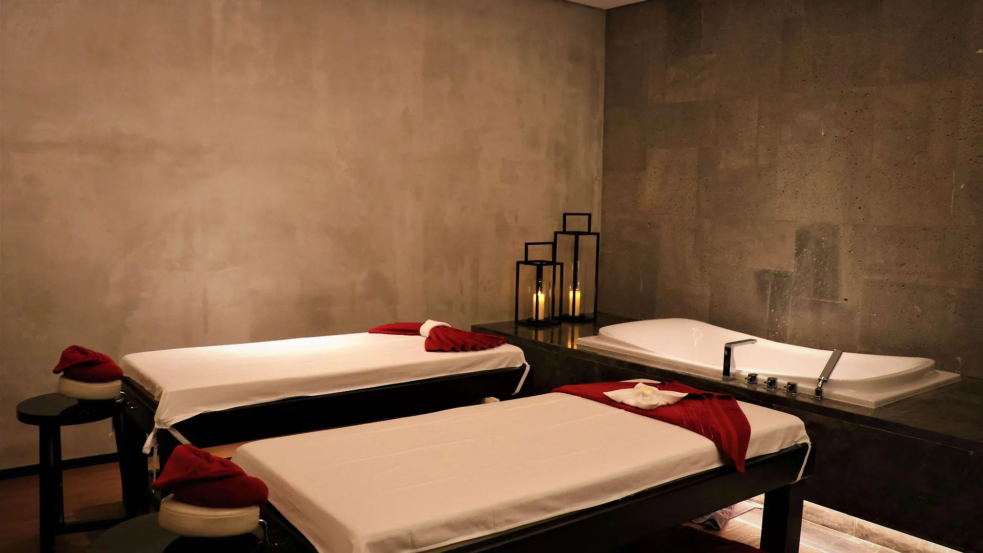 Hotel Wyndham Grand Yangon 5*,