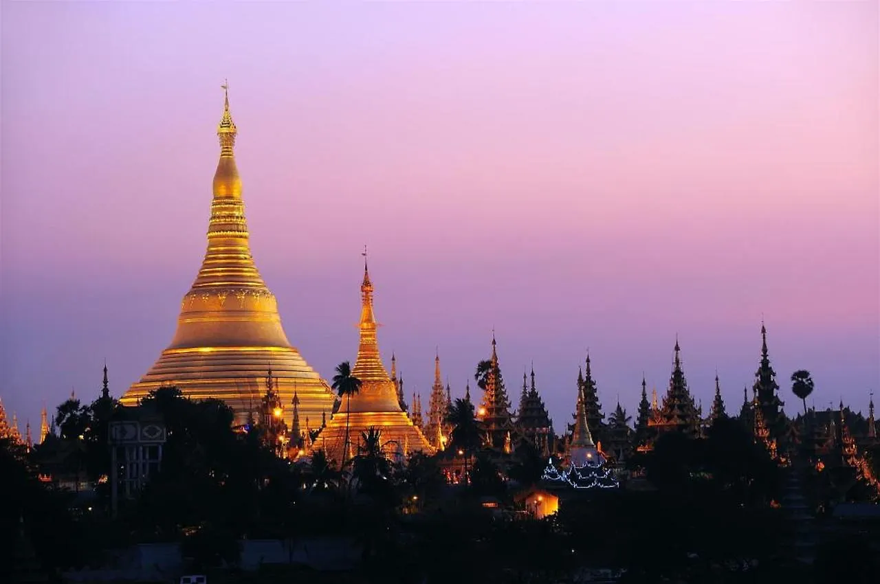 Hotel Wyndham Grand Yangon 5*,