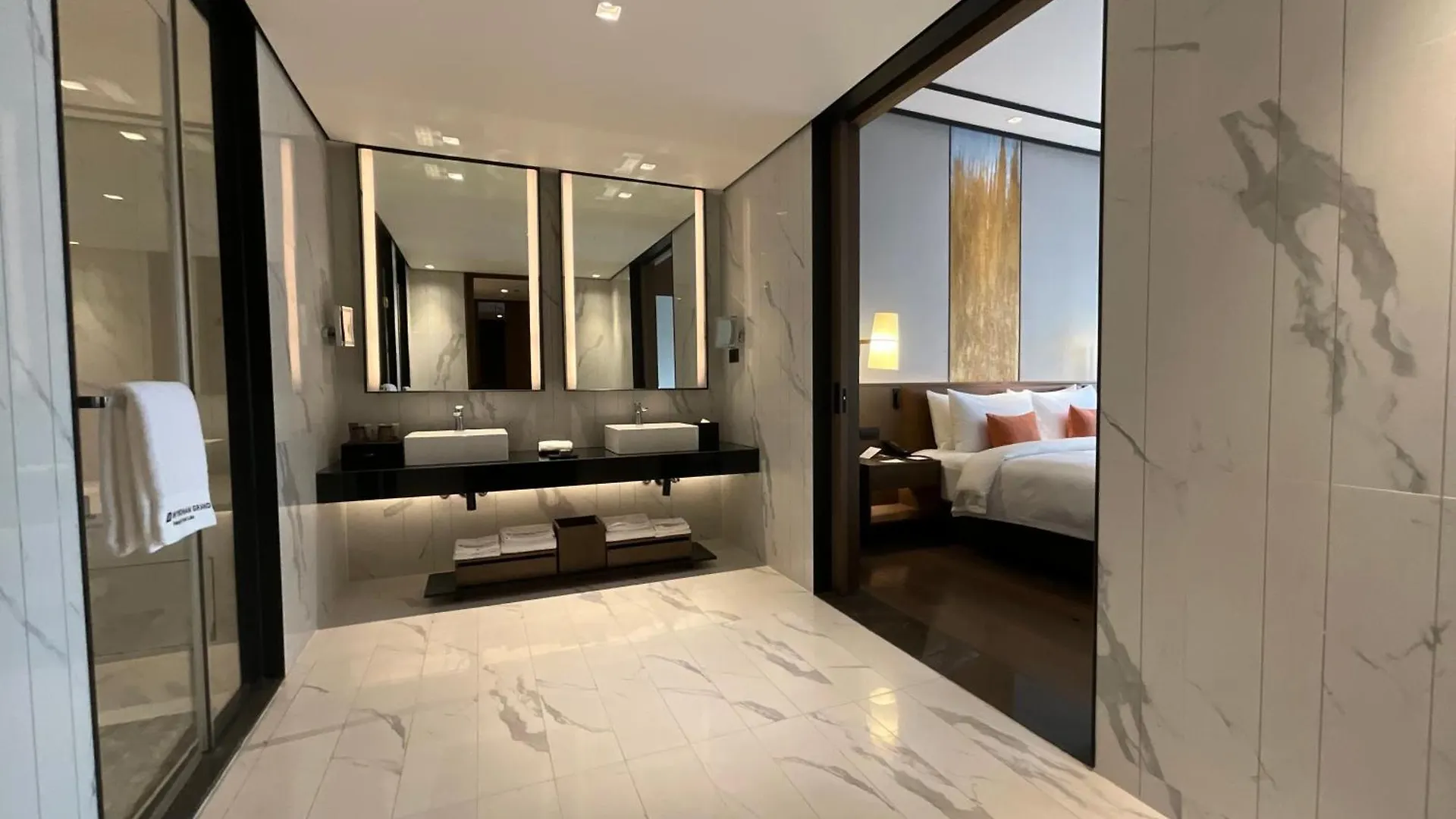 Wyndham Grand Yangon Hotel